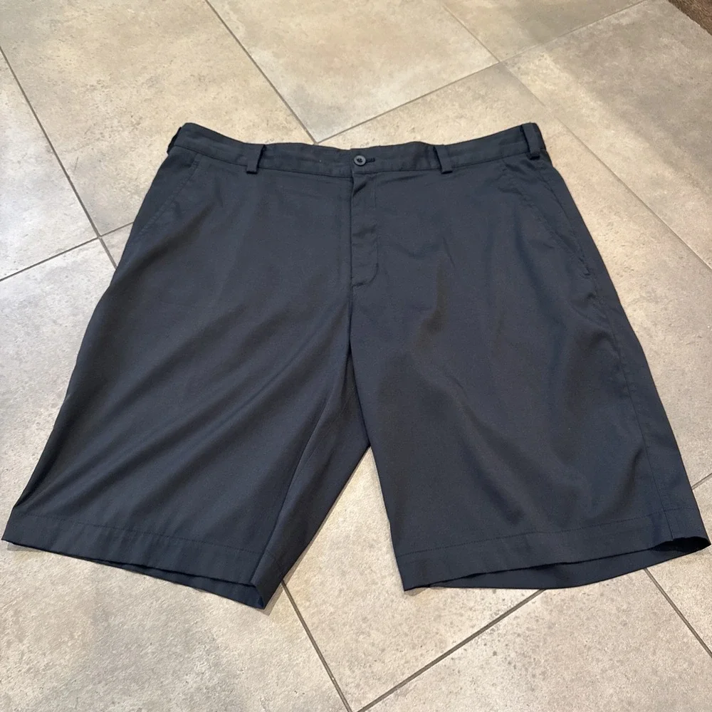 Nike Golf Dri-FIT Mens Black Flat Front Performance Shorts Size 36‎